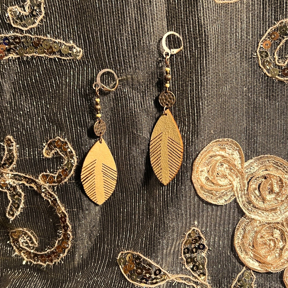 Beautiful soft feather shaped fashion earrings